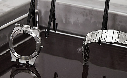 天津萬國(guó)維修中心手表偷停